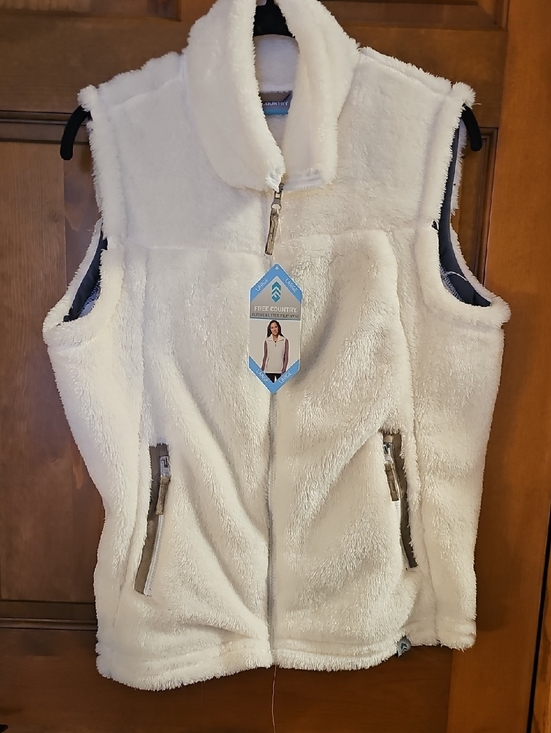 Free Country Jackets & Blazers - Free Country Ivory Sherpa Fleece Vest with Zip Pockets